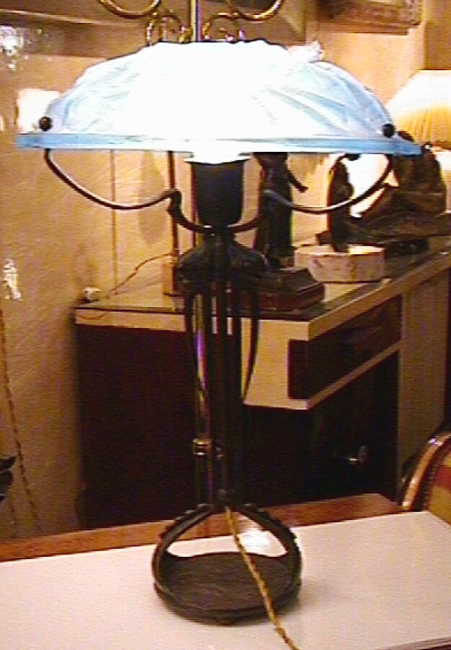 Lampada da tavolo Azzurra del XX Secolo ,Art Decò. Opera originale e disponibile - Robertaebasta® Art Gallery opere d’arte esclusive.